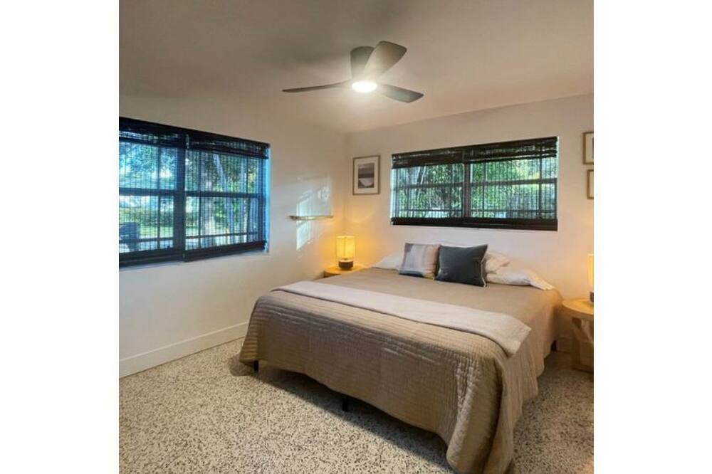 Photo of Bedroom in Pinecrest