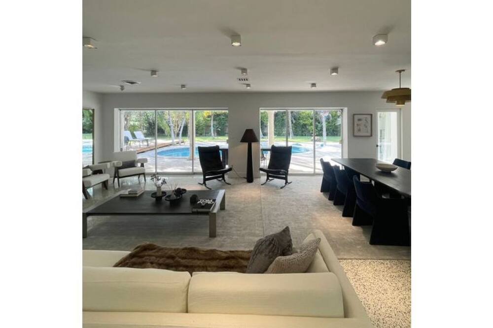Photo of Others in Pinecrest