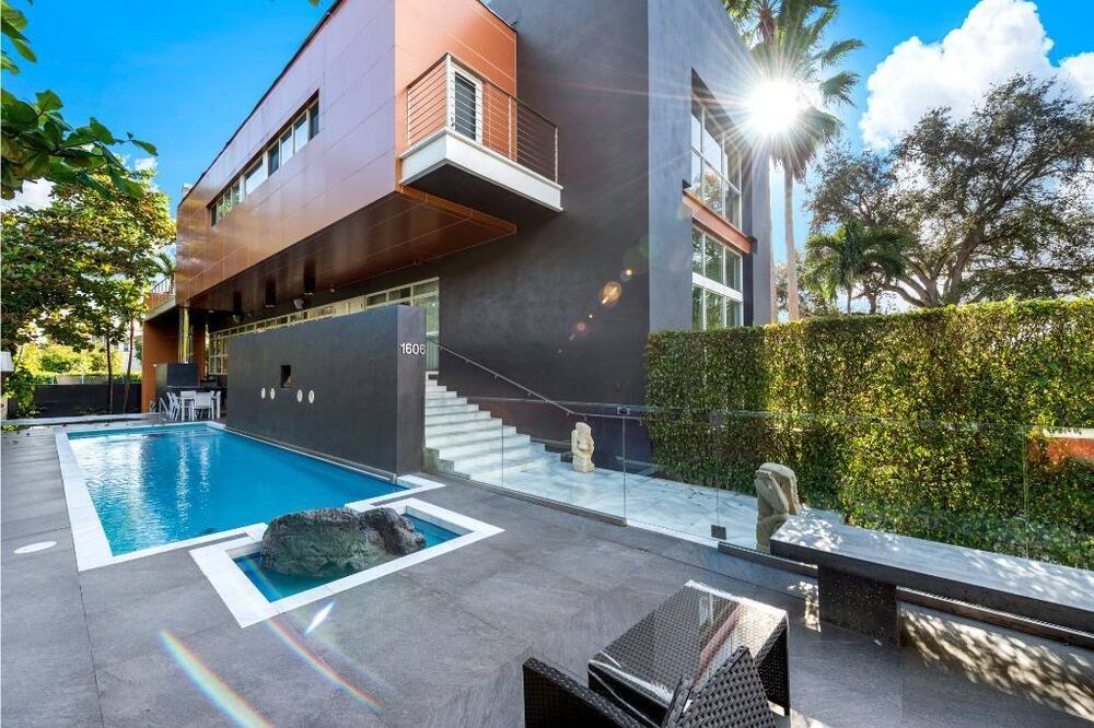 Photo of Outdoor in Northeast Coconut Grove