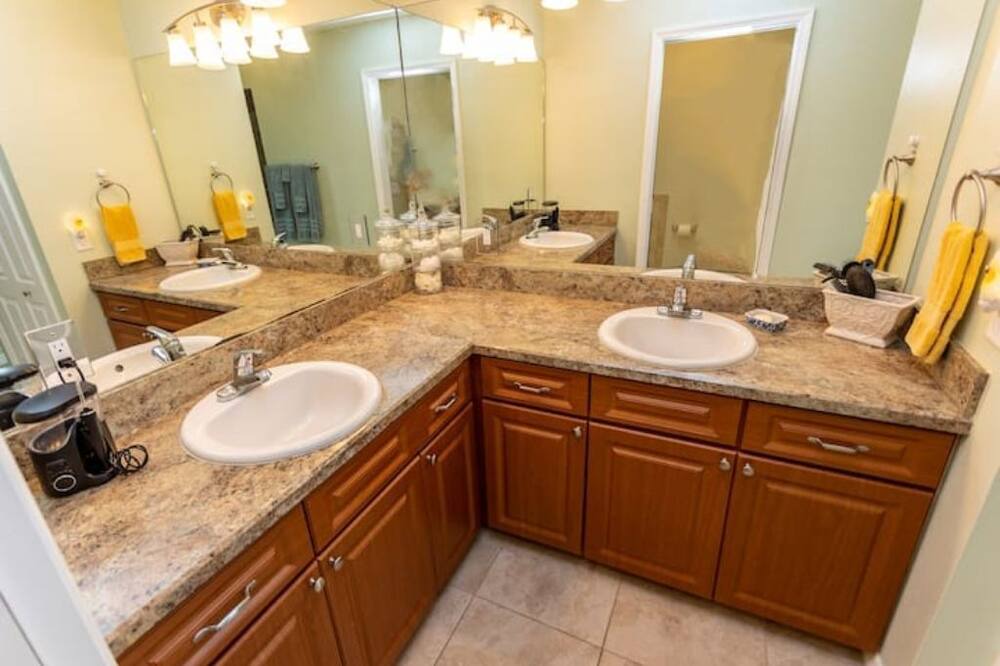 Photo of Bathroom in Port Malabar