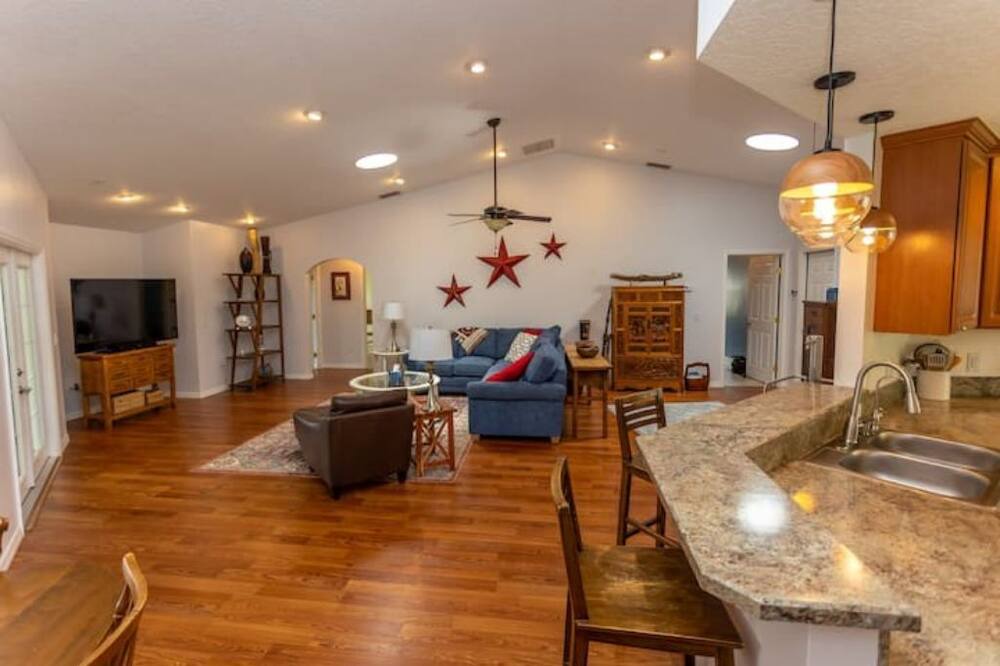 Photo of Livingroom in Port Malabar