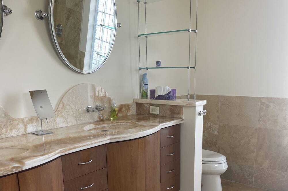 Photo of Bathroom in Naples