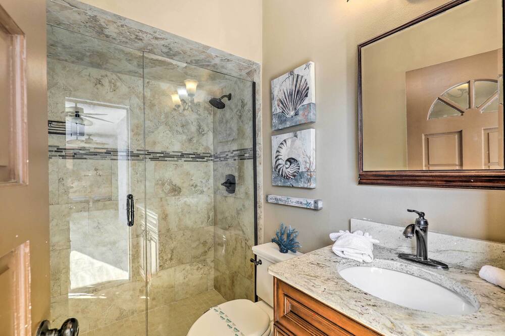 Photo of Bathroom in Lake Magdalene
