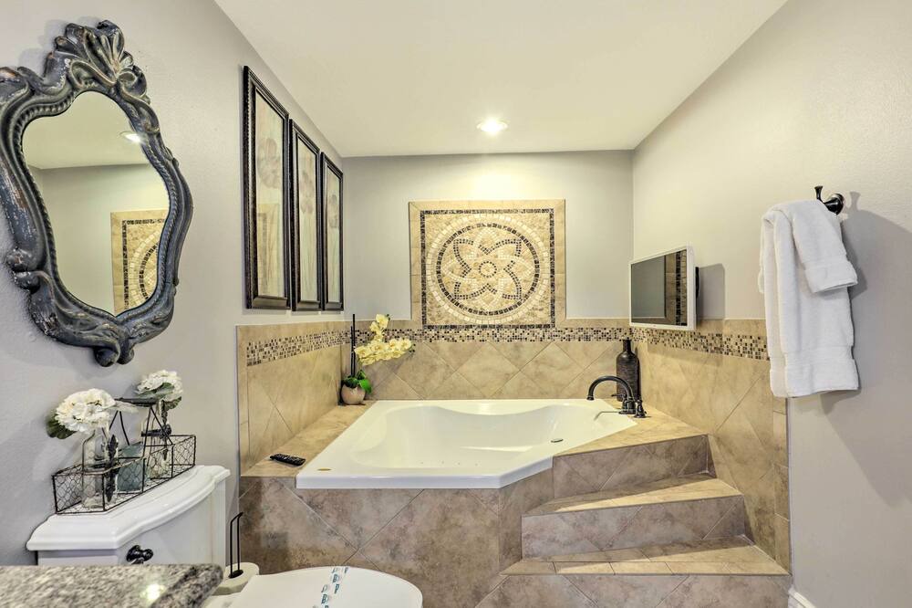 Photo of Bathroom in Lake Magdalene