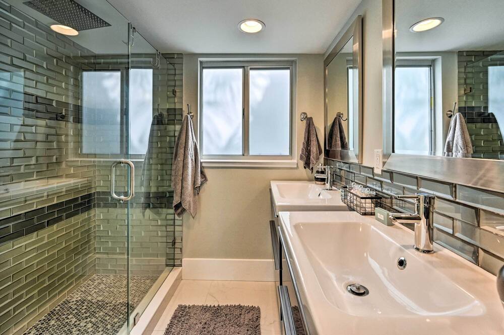 Photo of Bathroom in Isles of Capri