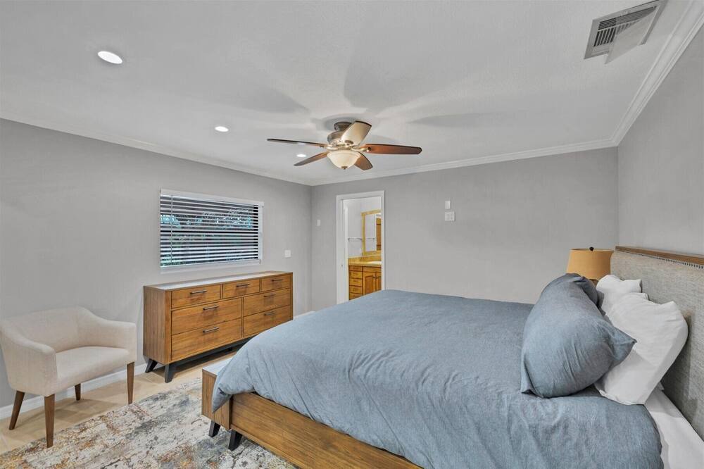 Photo of Bedroom in Lake Sarasota