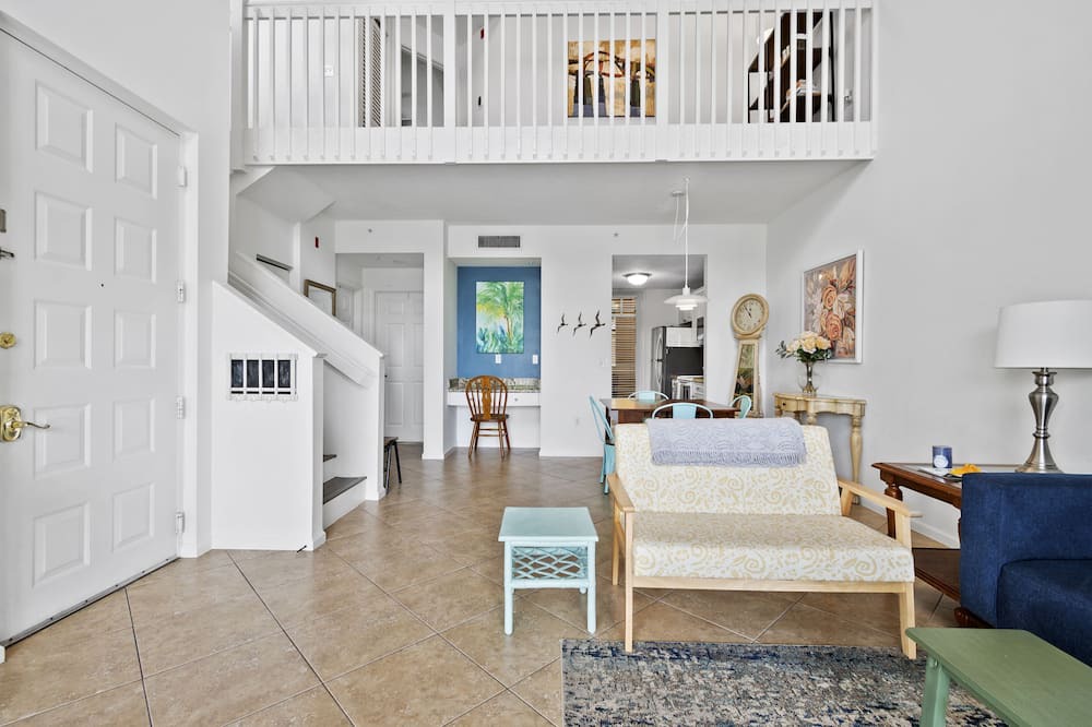 Photo of Livingroom in Abacoa