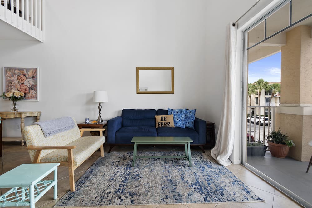 Photo of Livingroom in Abacoa