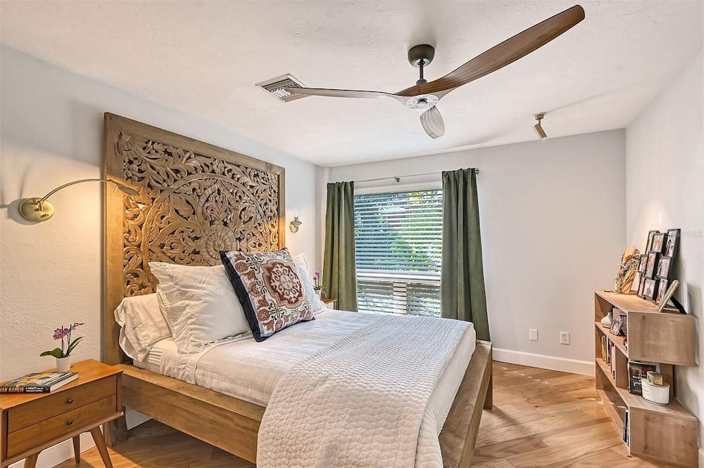 Photo of Bedroom in Bay Isle