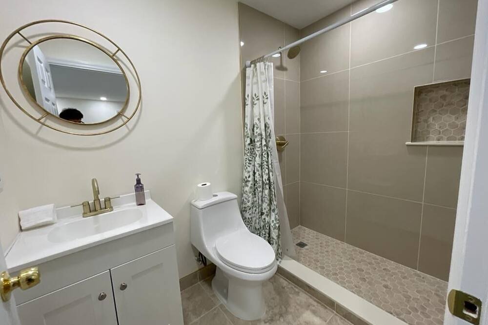 Photo of Bathroom in Hunt Club