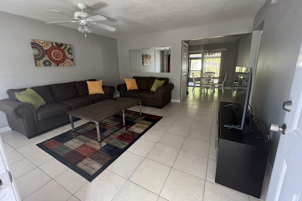 Photo of Livingroom in LaBelle