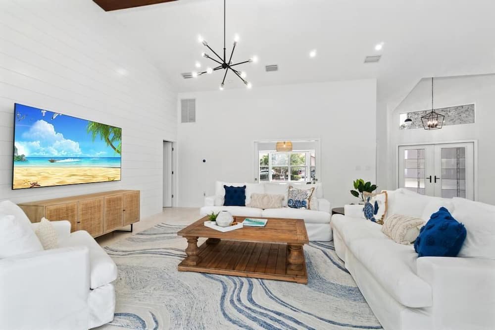Photo of Livingroom in Palm River Estates