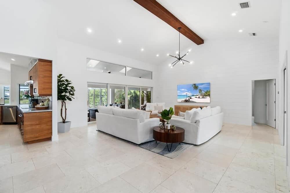Photo of Livingroom in Palm River Estates