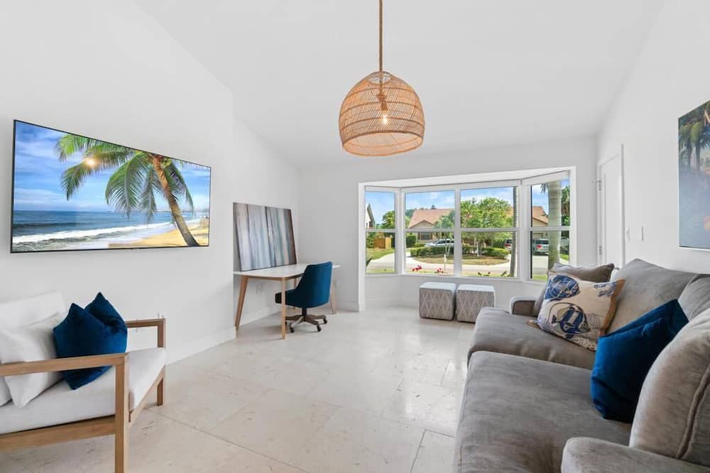 Photo of Livingroom in Palm River Estates