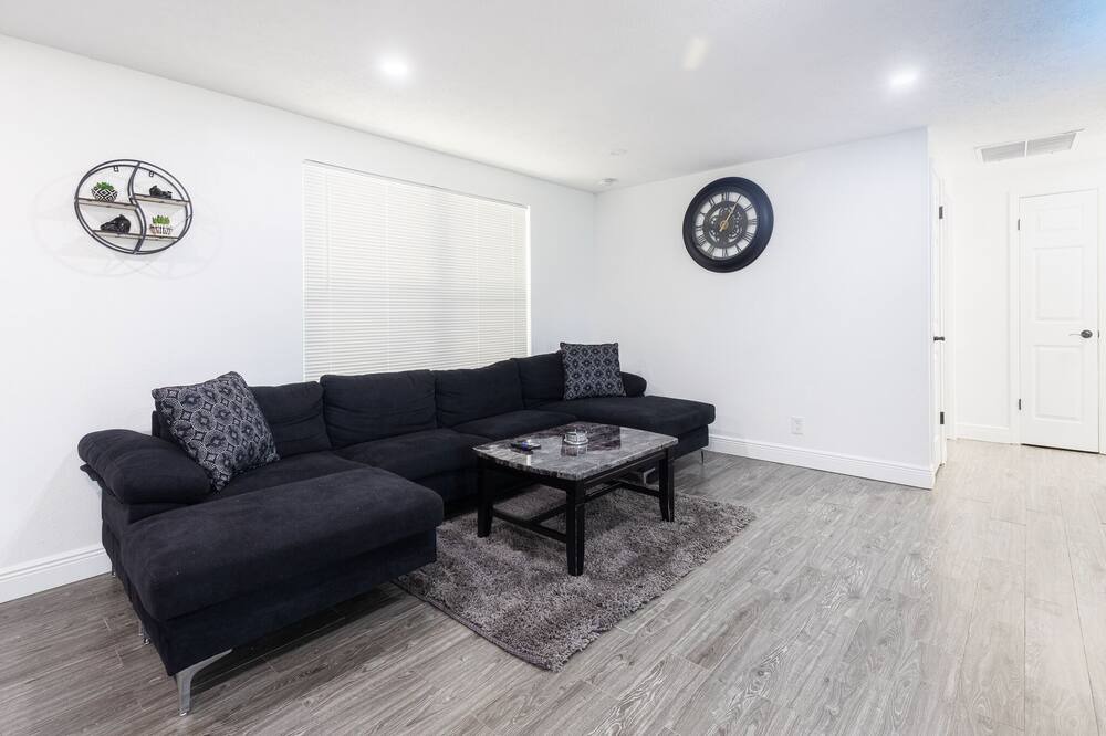 Photo of Livingroom in Brandon