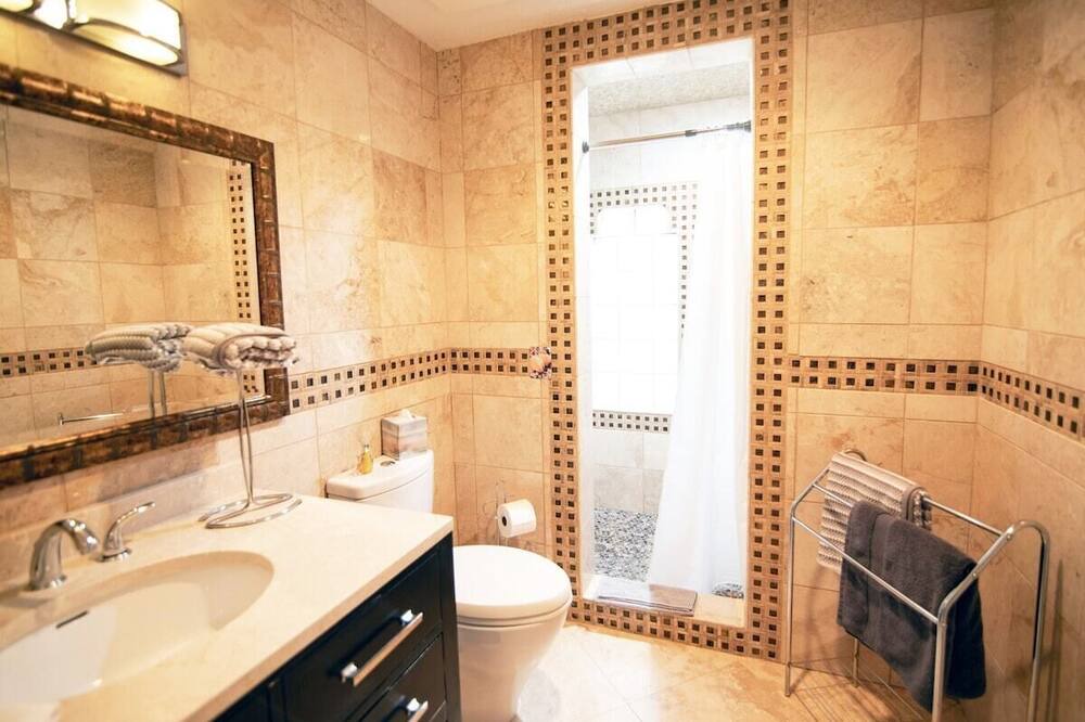 Photo of Bathroom in Marathon