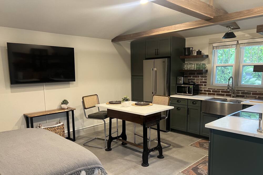 Photo of Bedroom in United Central