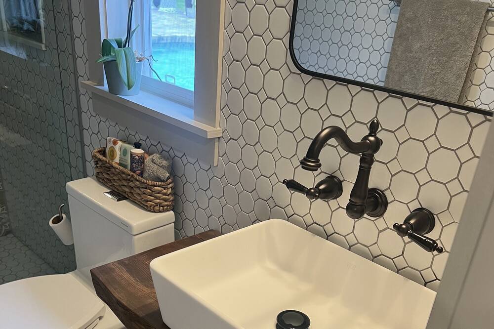 Photo of Bathroom in United Central