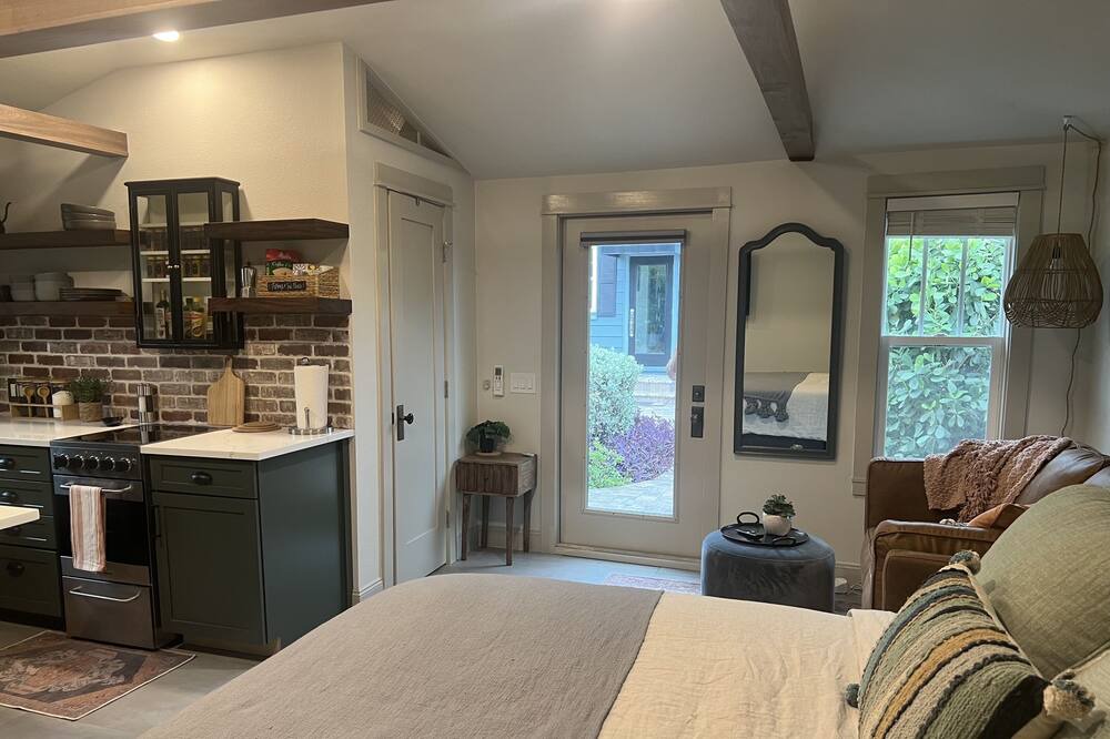 Photo of Bedroom in United Central