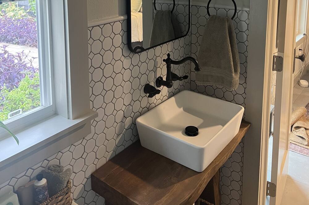 Photo of Bathroom in United Central