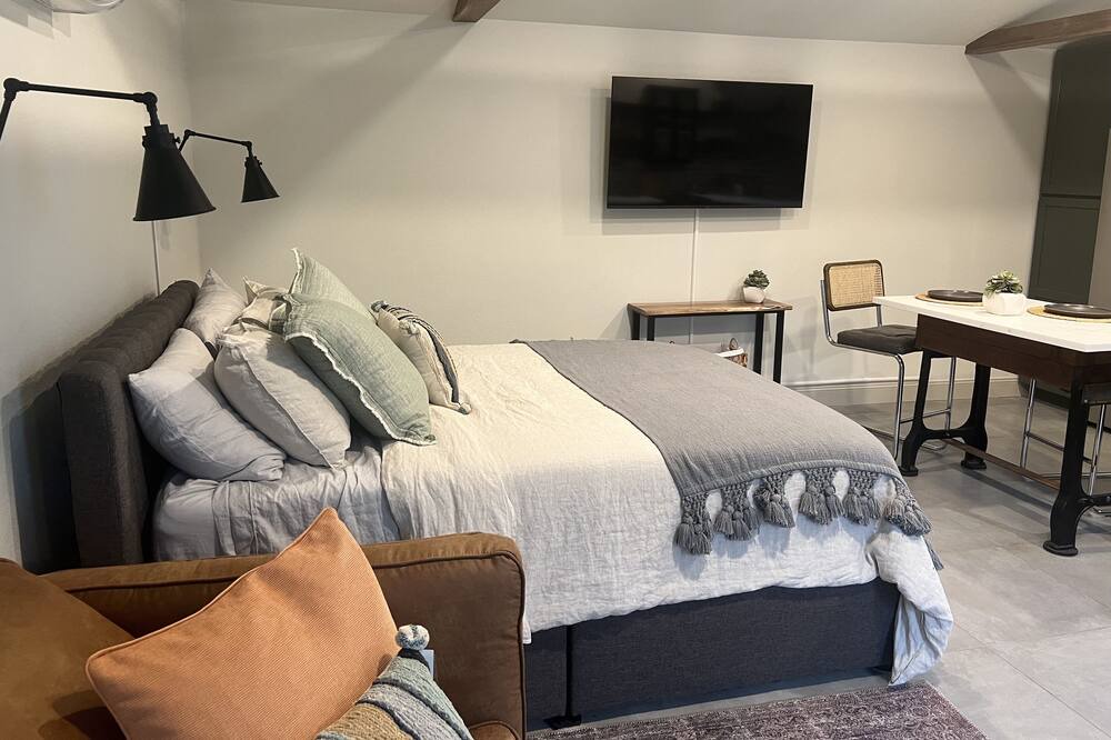 Photo of Bedroom in United Central