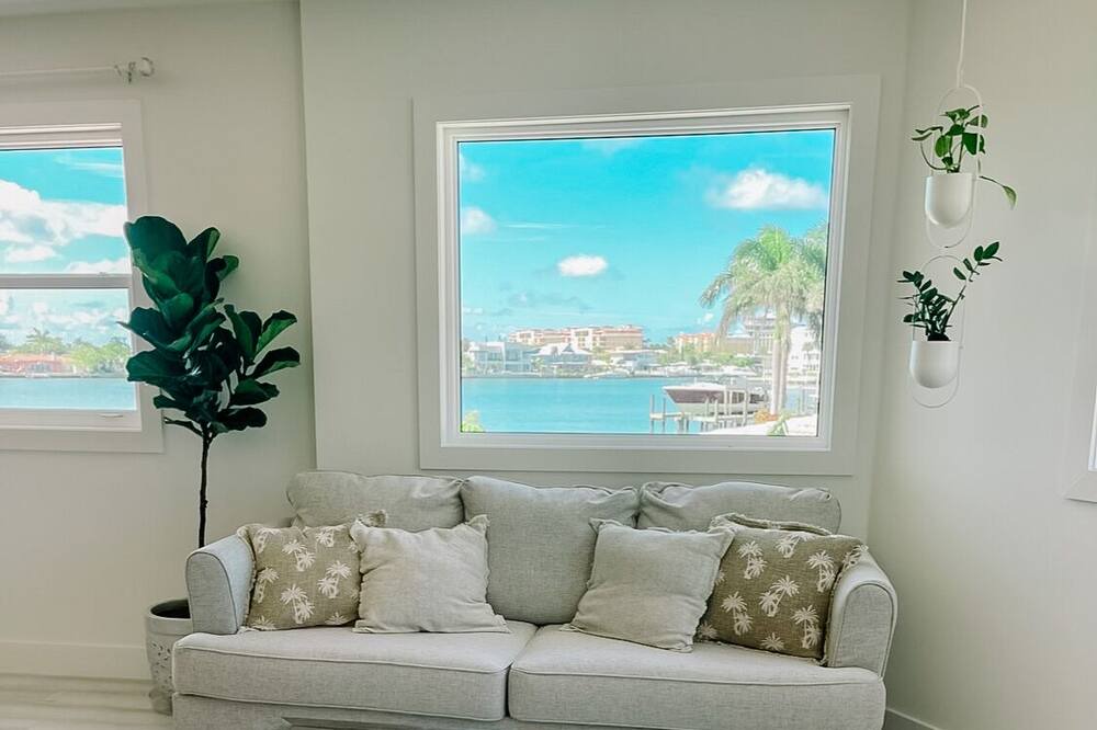 Photo of Livingroom in Bahia Shores