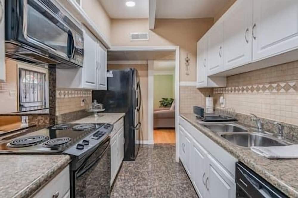 Photo of Kitchen in Clair-Mel City