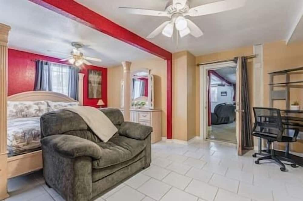 Photo of Bedroom in Clair-Mel City