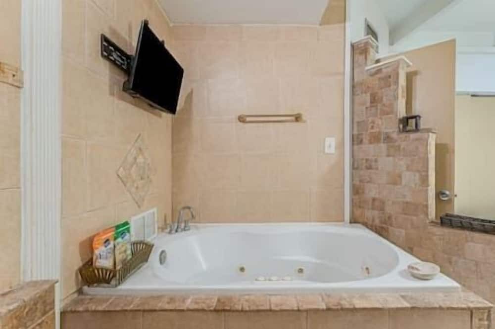 Photo of Bathroom in Clair-Mel City