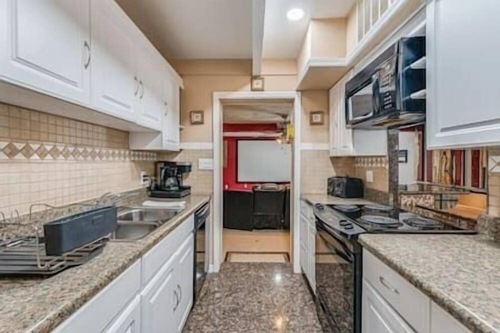 Photo of Kitchen in Clair-Mel City
