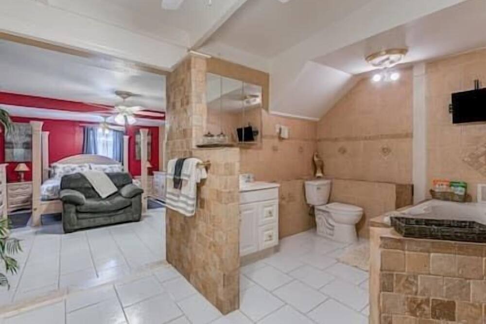 Photo of Bathroom in Clair-Mel City