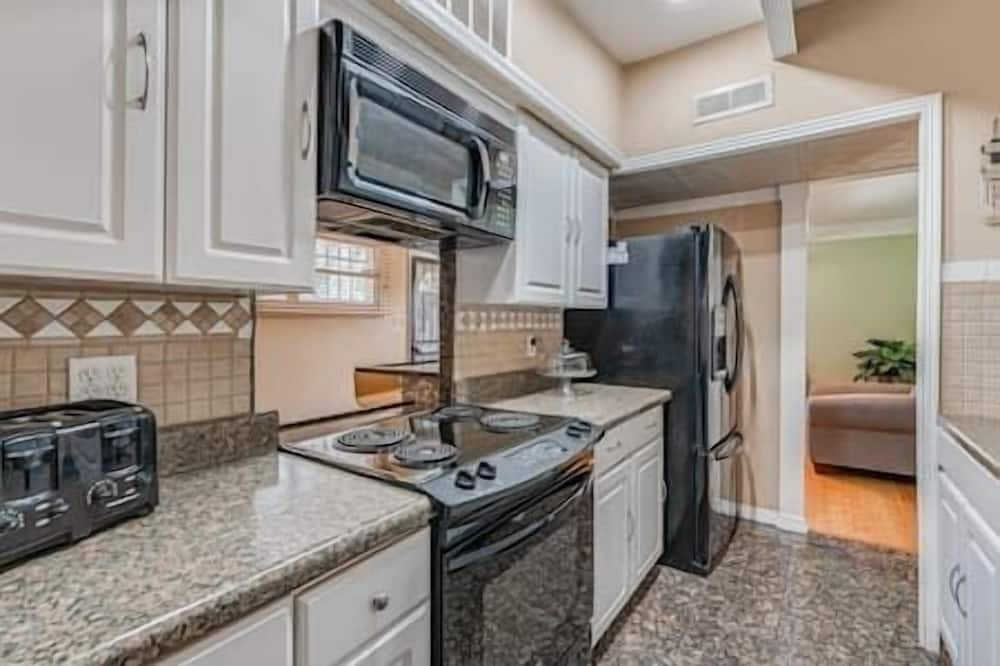 Photo of Kitchen in Clair-Mel City