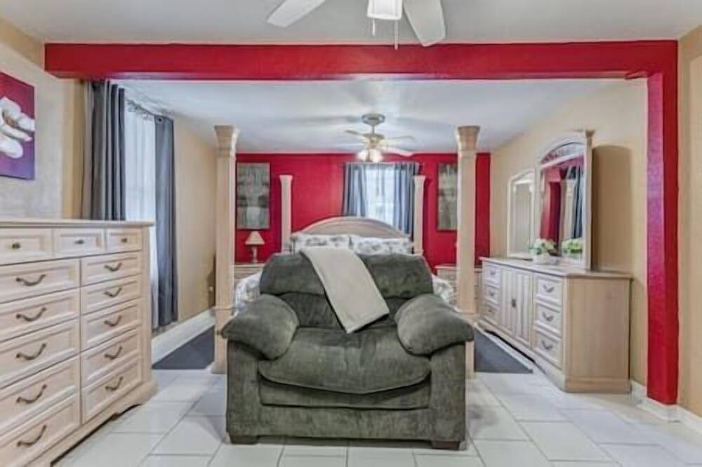 Photo of Bedroom in Clair-Mel City