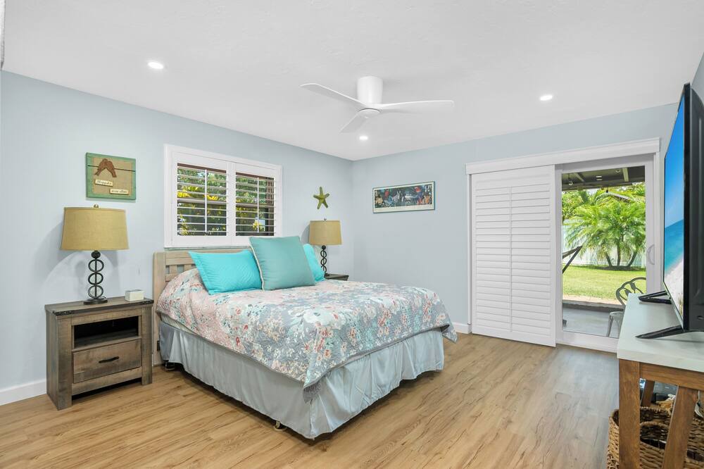 Photo of Bedroom in Palm River Estates