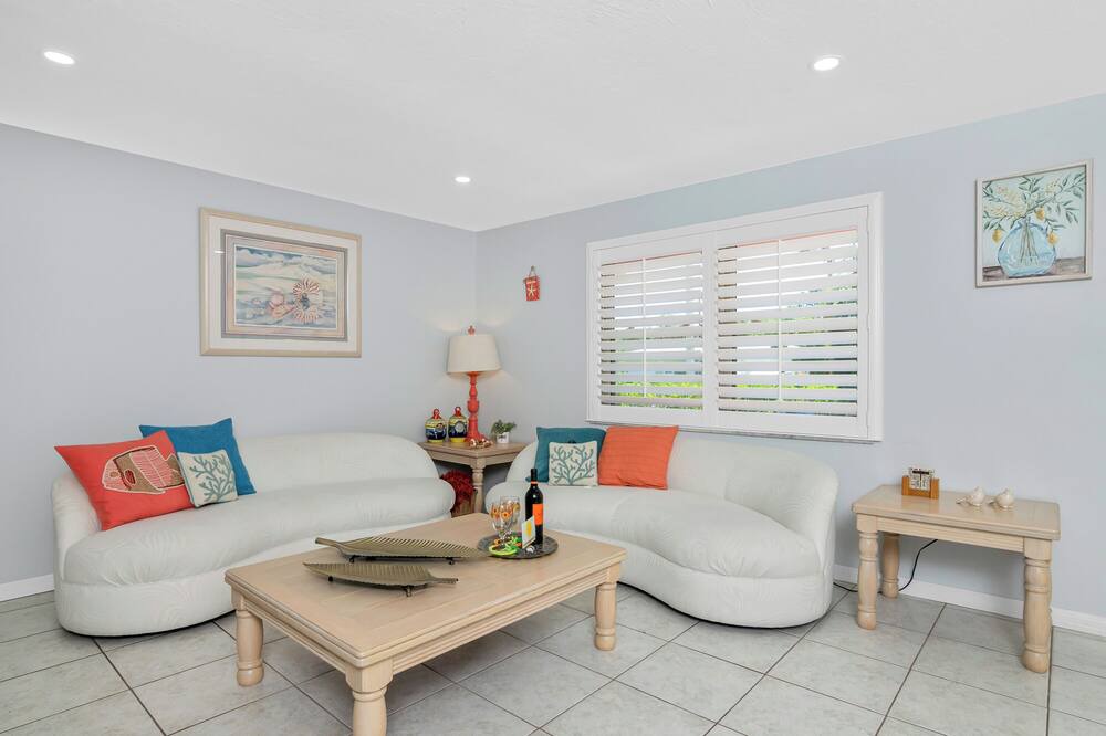Photo of Livingroom in Palm River Estates