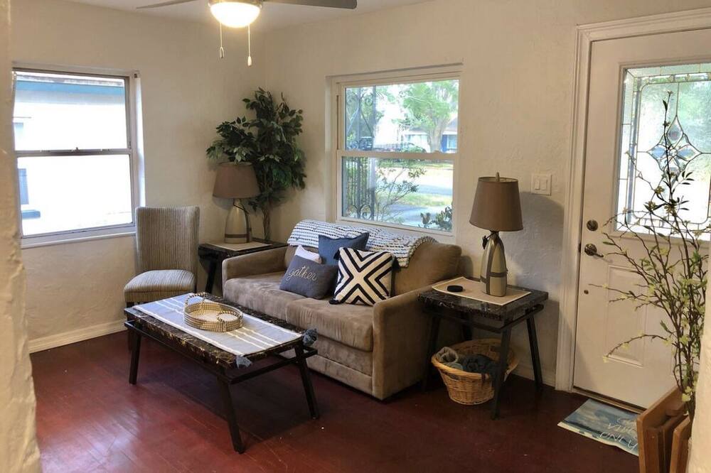 Photo of Livingroom in United Central