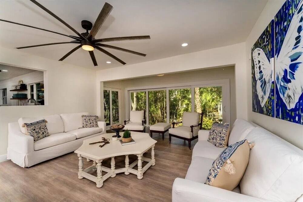 Photo of Livingroom in St. Lucie Village