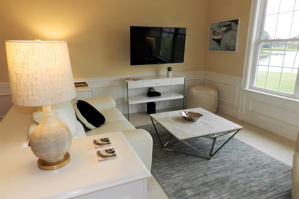 Photo of Livingroom in Osprey