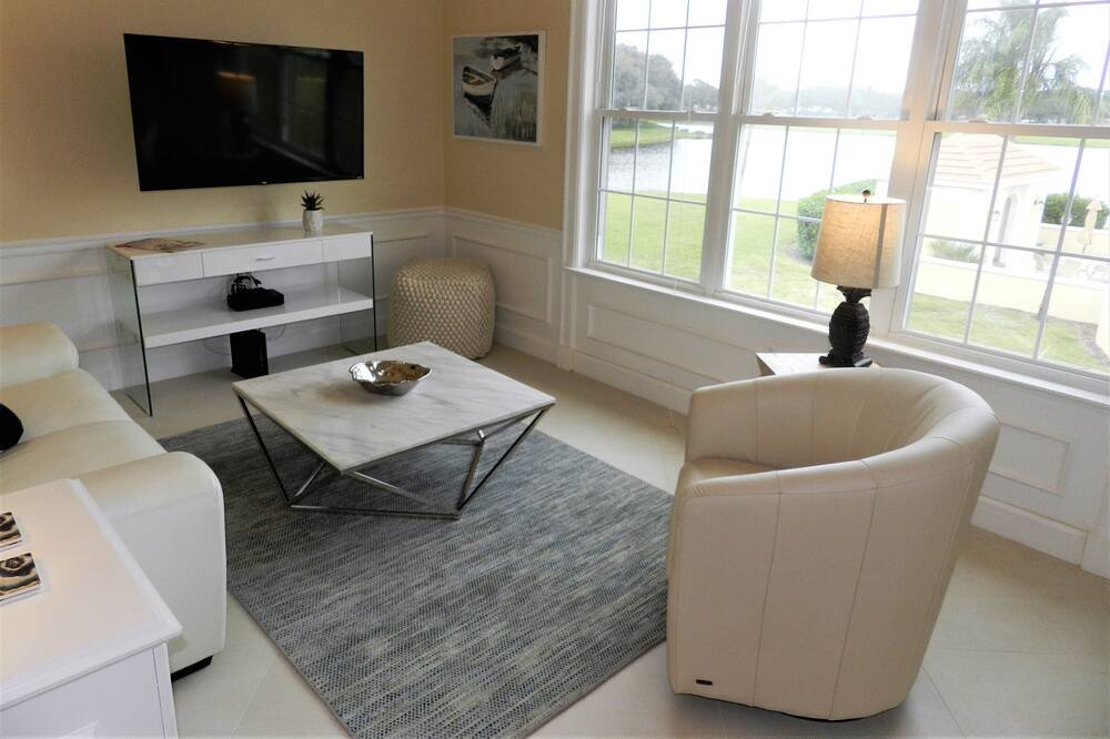 Photo of Livingroom in Osprey