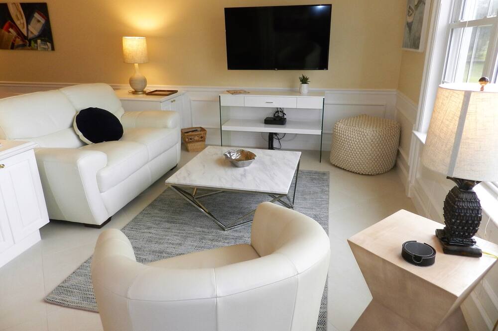 Photo of Livingroom in Osprey
