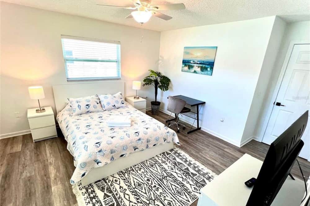 Photo of Bedroom in Lake Sarasota