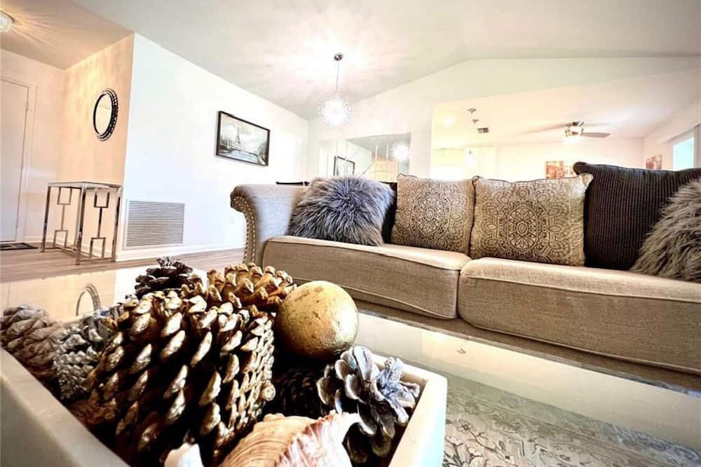 Photo of Livingroom in Lake Sarasota