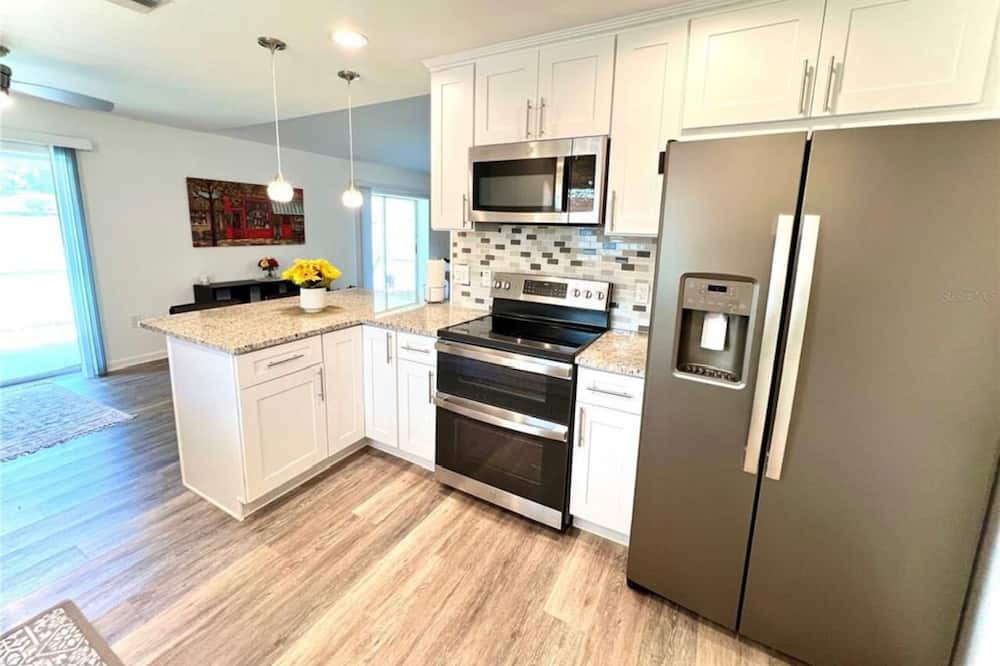 Photo of Kitchen in Lake Sarasota