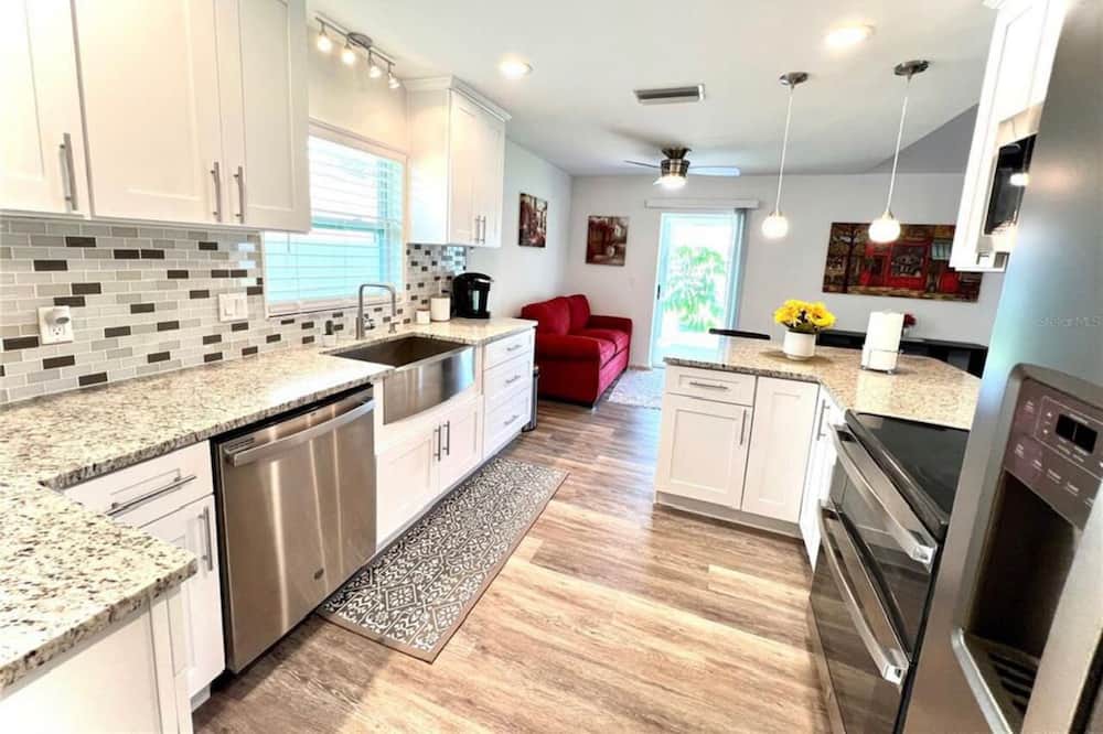Photo of Kitchen in Lake Sarasota