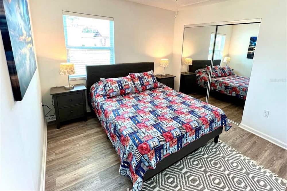 Photo of Bedroom in Lake Sarasota