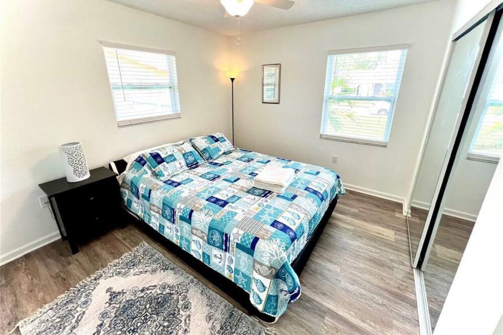 Photo of Bedroom in Lake Sarasota