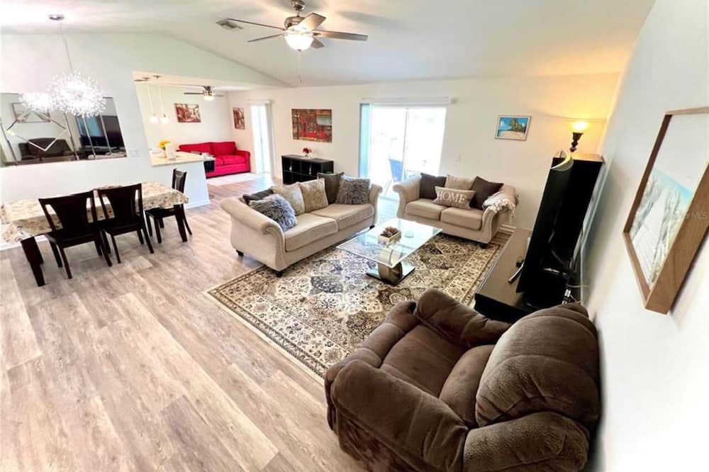 Photo of Livingroom in Lake Sarasota