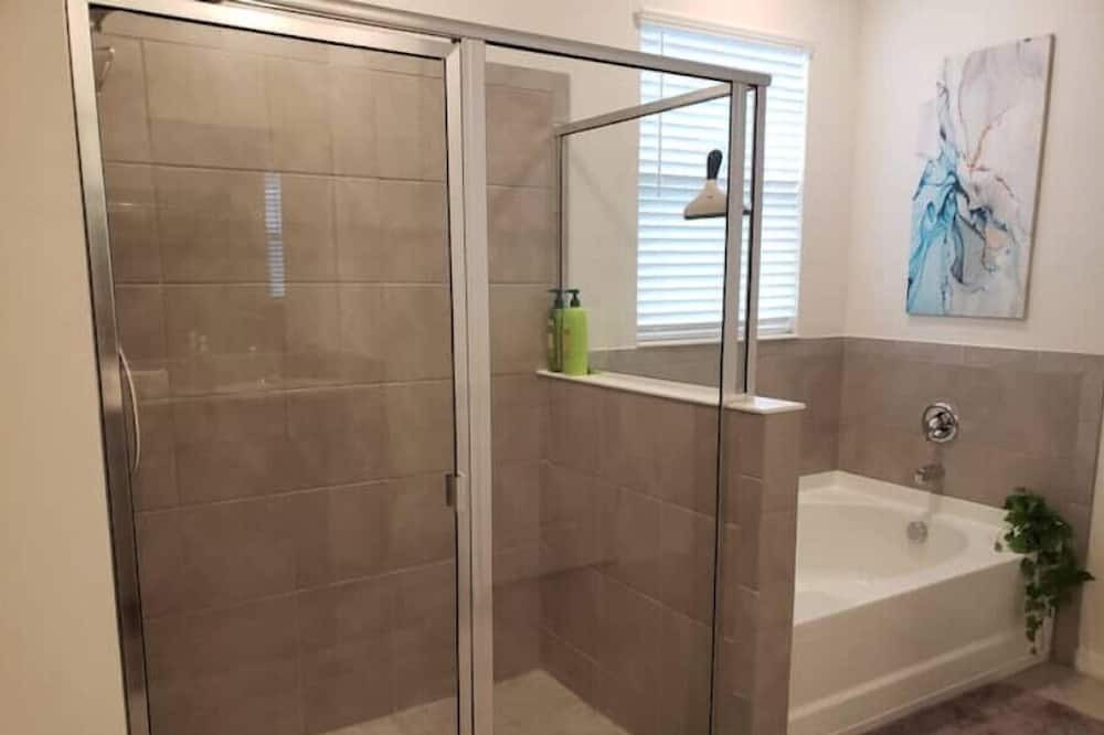 Photo of Bathroom in Wimauma