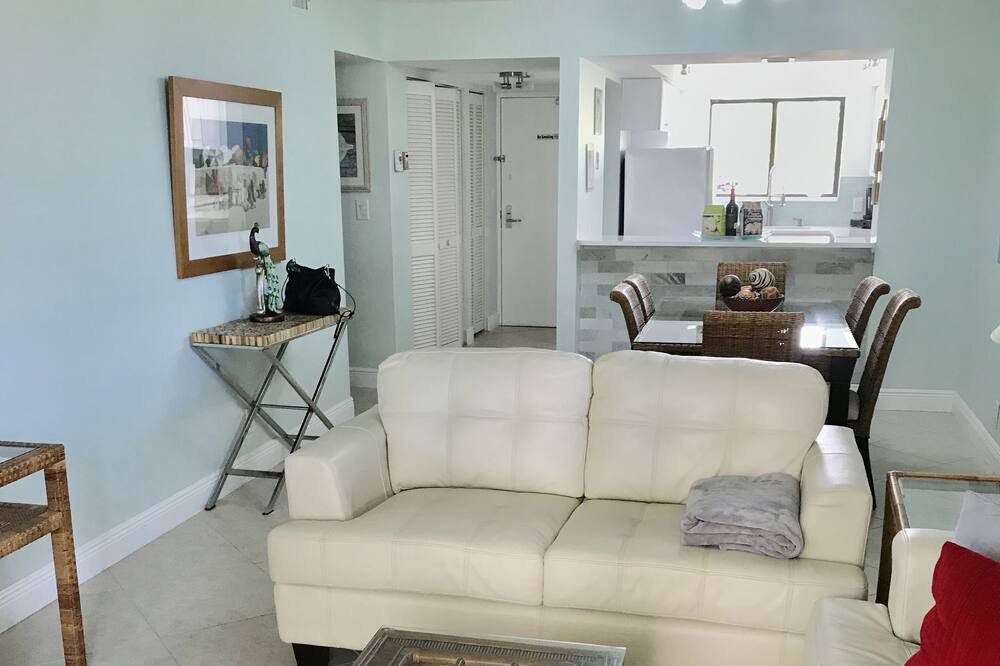 Photo of Livingroom in Juno Beach