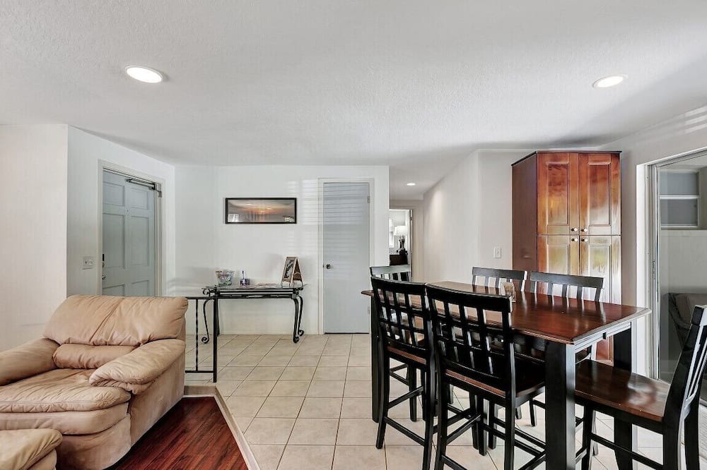 Photo of Livingroom in Pinellas Point